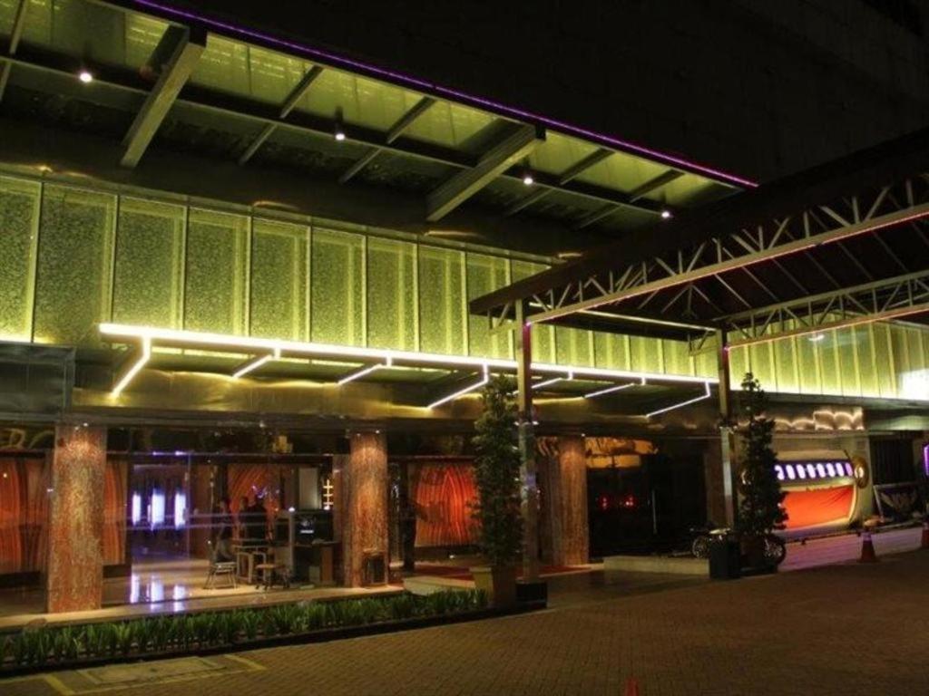 108 Hotel By Him Jacarta Exterior foto